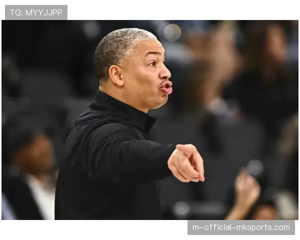 快船泰伦卢注重每一次进攻效率 在快速反击与耐心传导间切换 快船泰伦卢注重每一次进攻效率 在快速反击与耐心传导间切换